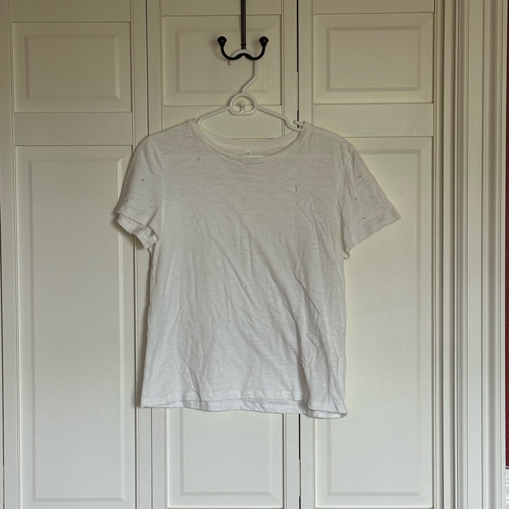 Lulu's Distressed White Distressed Short Sleeve Tee